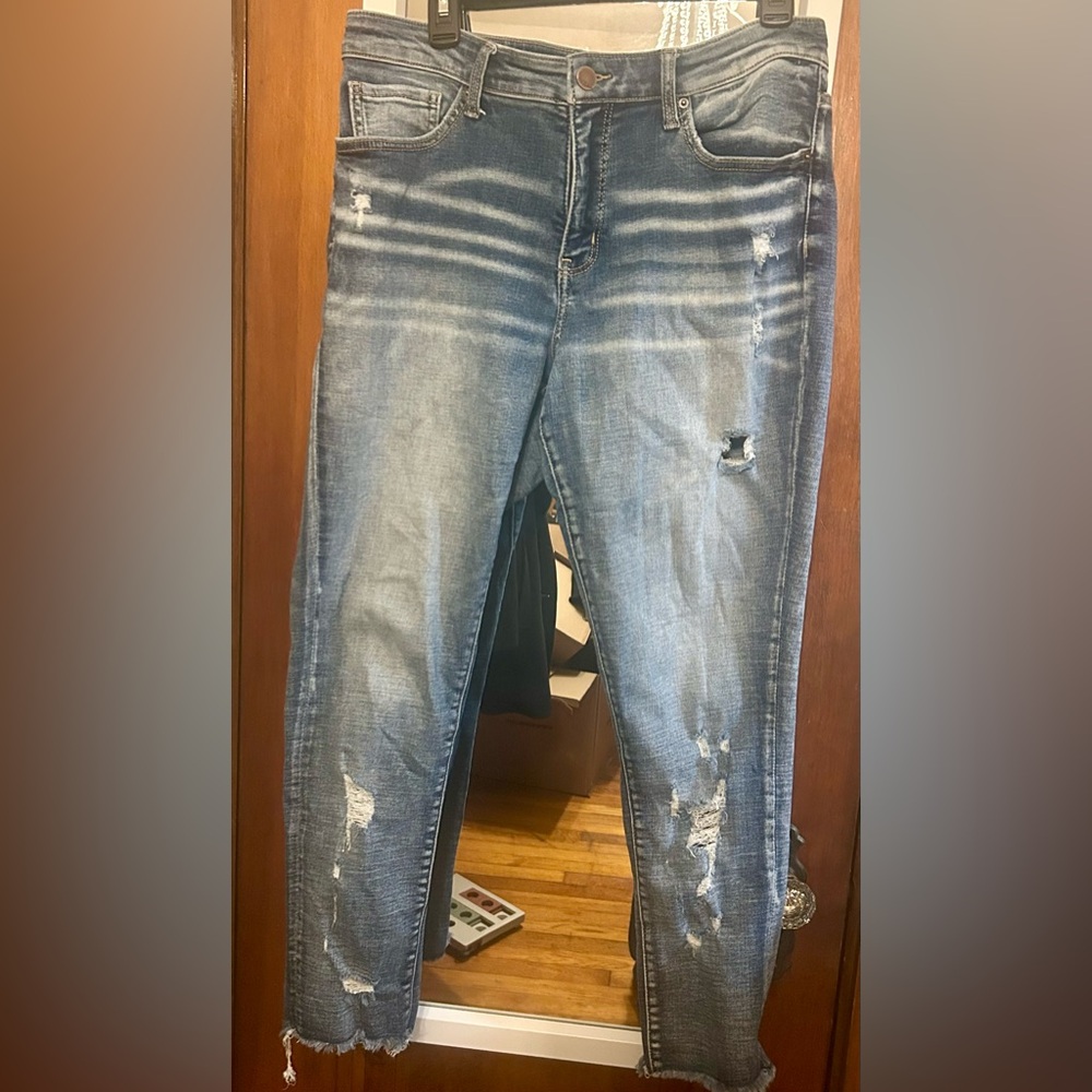 EUC BKE Gabby Curvy fit, high rise, ankle, Distressed Blue Jeans